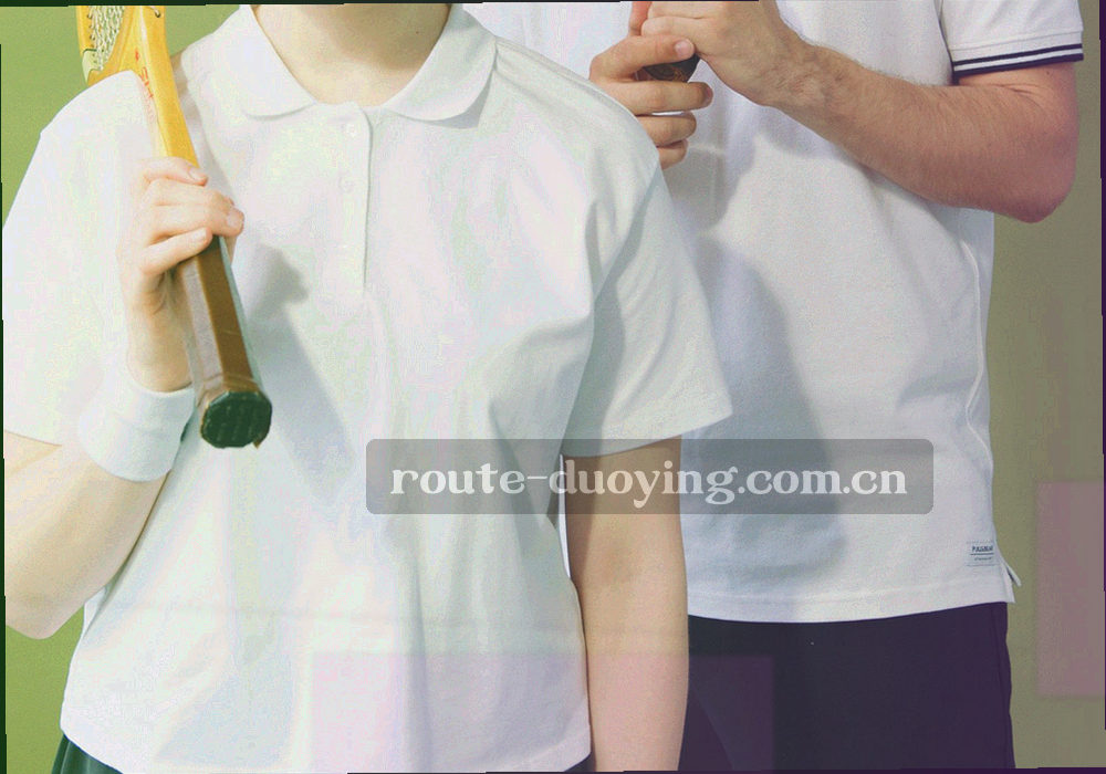 会员通讯封面卡片，带季度标签、路线站点与目录线